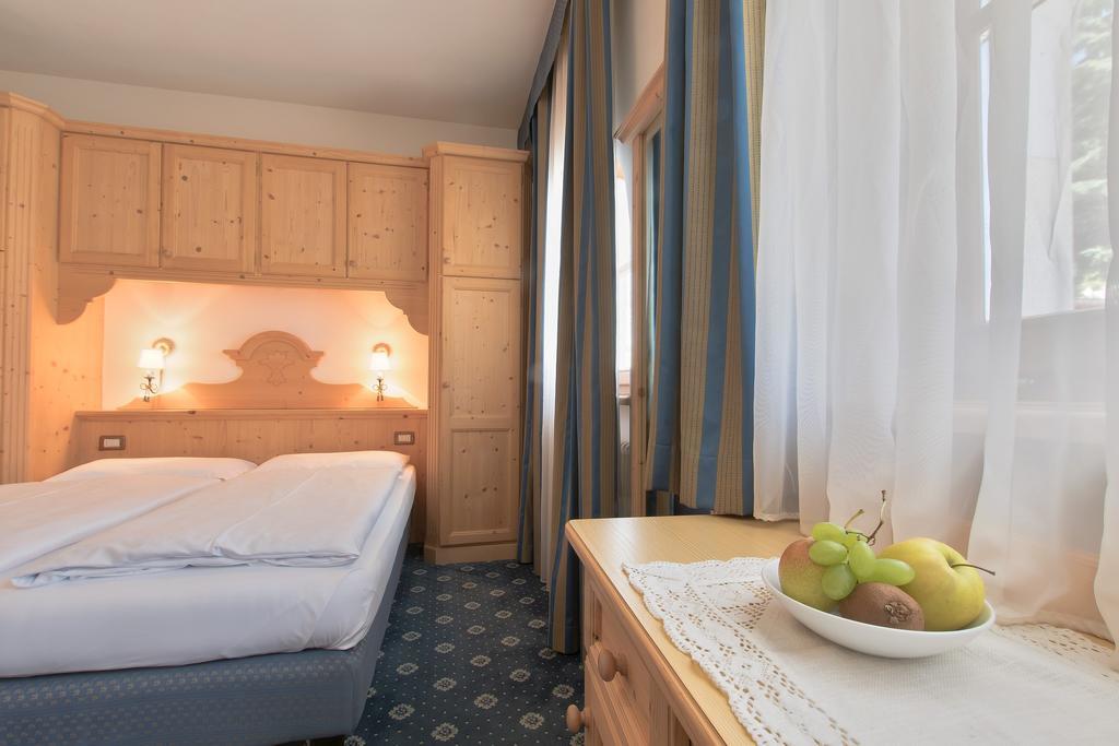 Garni La Dorada Aparthotel Colfosco Rum bild