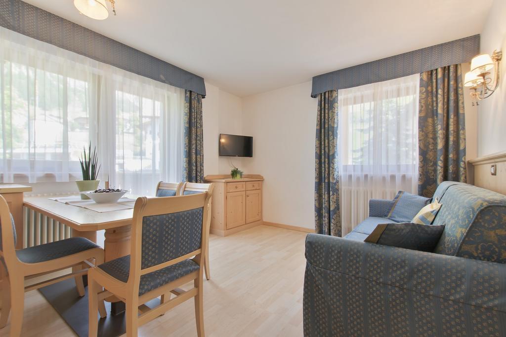 Garni La Dorada Aparthotel Colfosco Exteriör bild